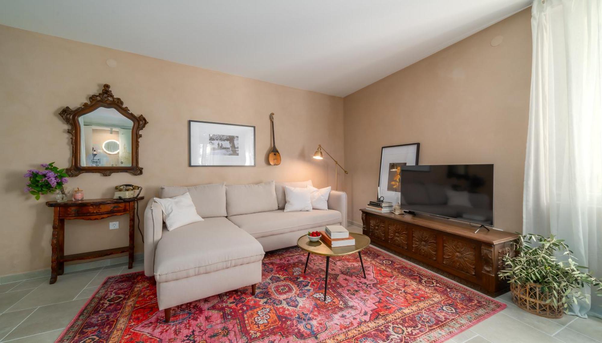 Montalbano Gem - Heritage Studio With Airy Vibes ロヴィニ エクステリア 写真